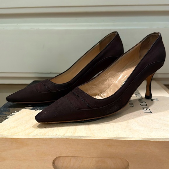 Manolo Blahnik Shoes - Manolo Blahnik Women's Pointed Toe Classic Pumps